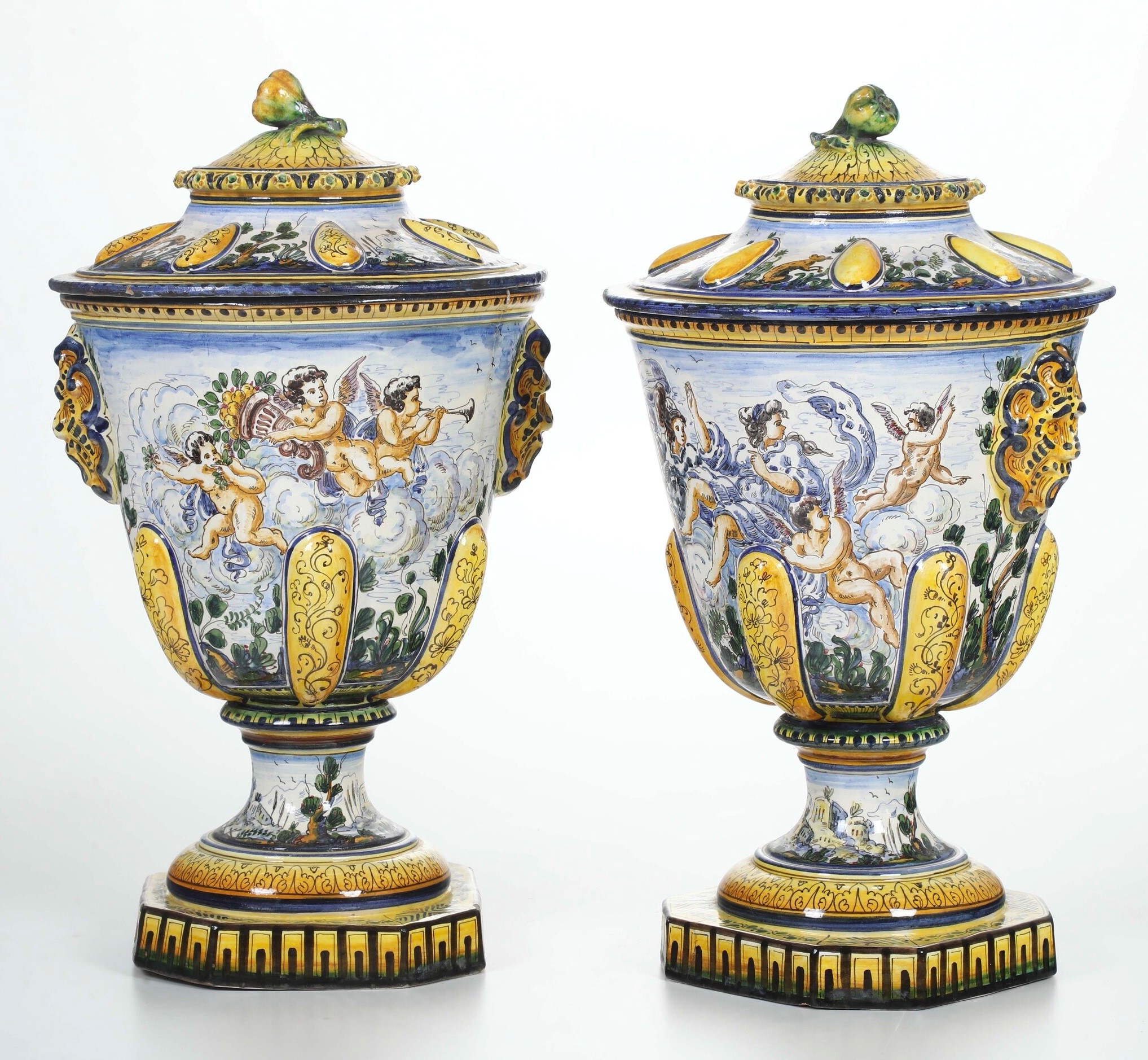 Coppia di vasi con coperchio. Liguria, probabilmente Albisola, XX secolo.