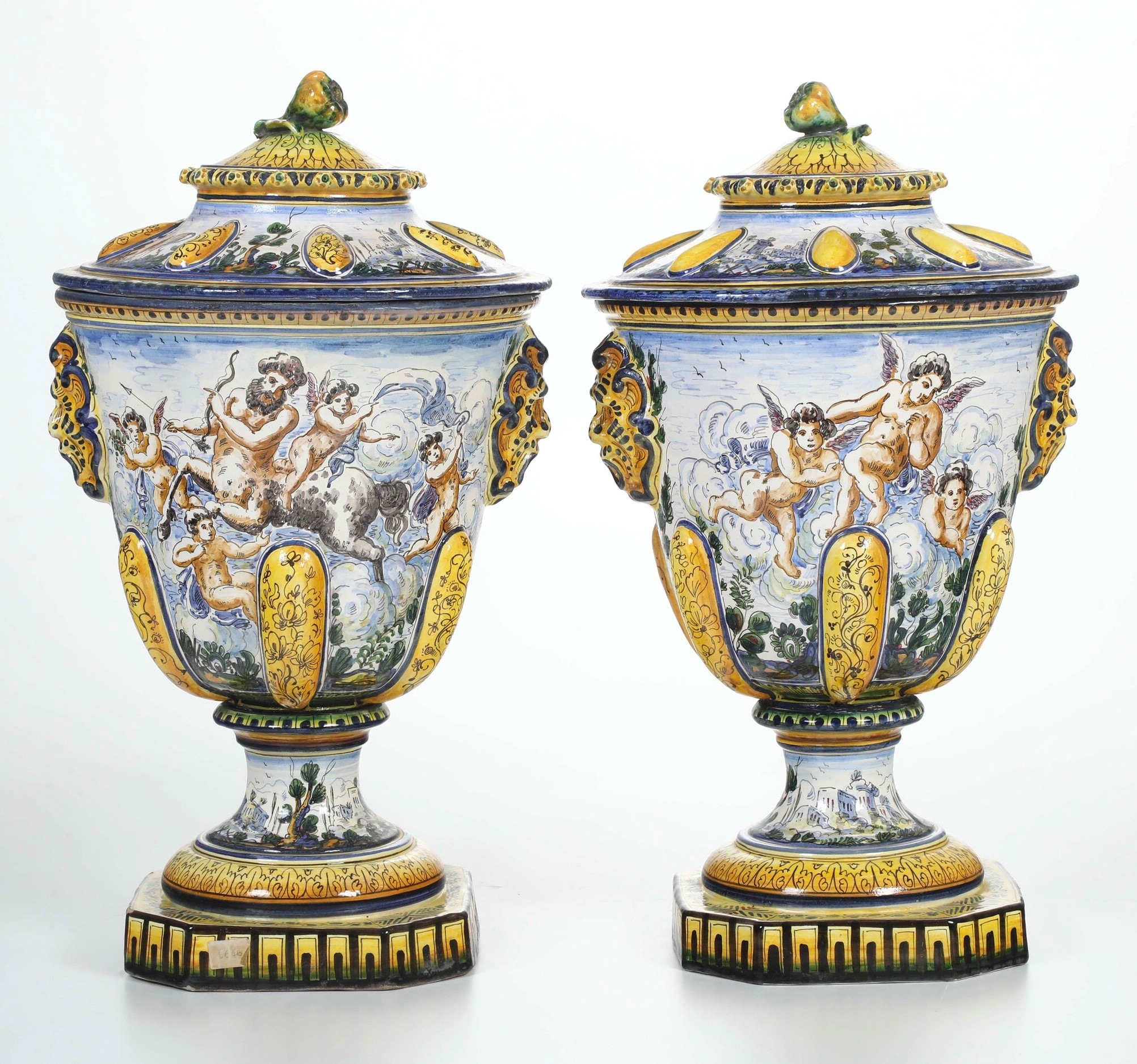 Coppia di vasi con coperchio. Liguria, probabilmente Albisola, XX secolo.