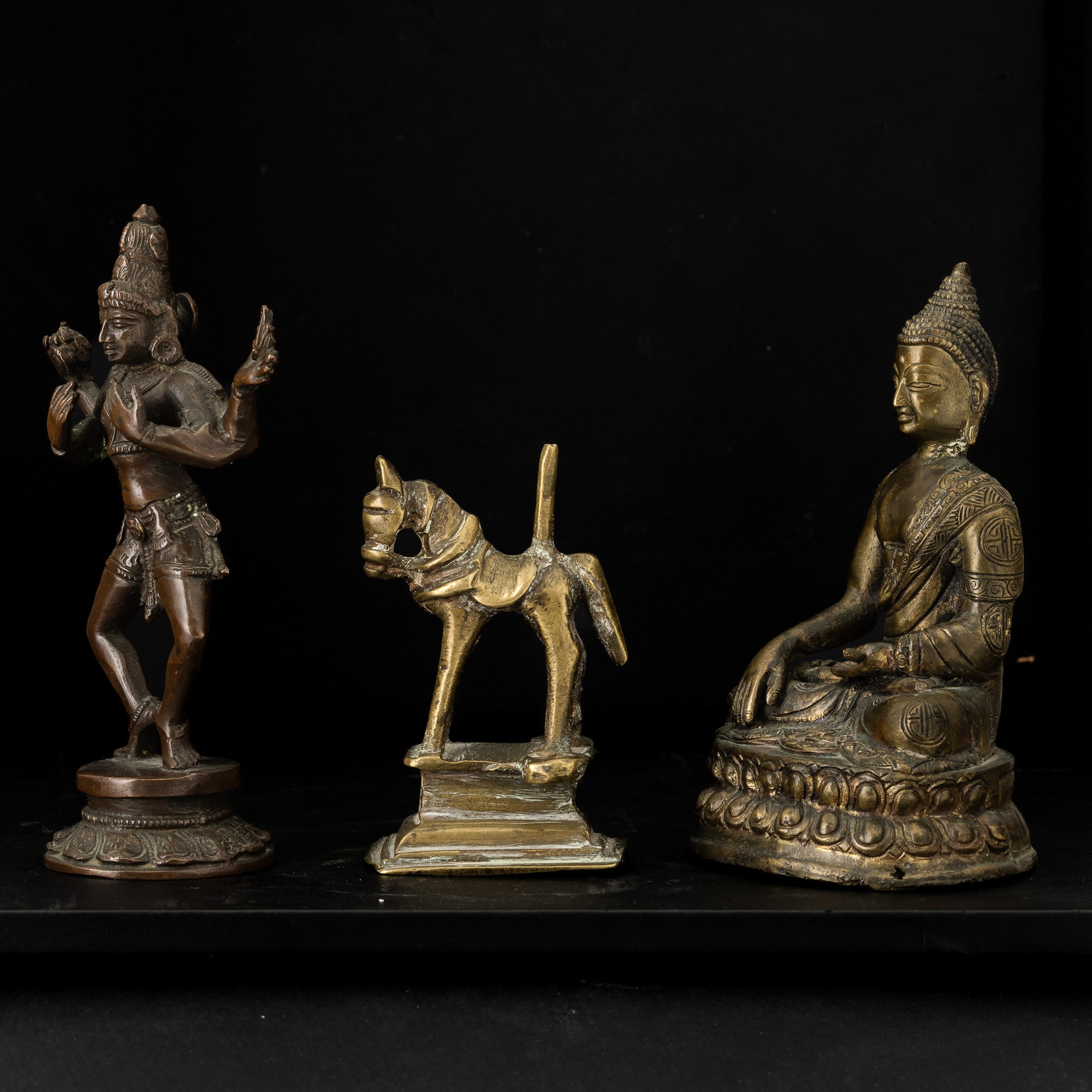 Lotto di tre figure in bronzo, Tibet e India, XIX secolo