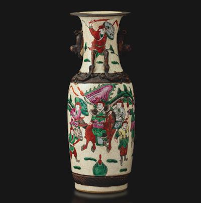 Cina, Dinastia Qing (XIX secolo), Vaso in porcellana della Famiglia Rosa con scena di battaglia e...