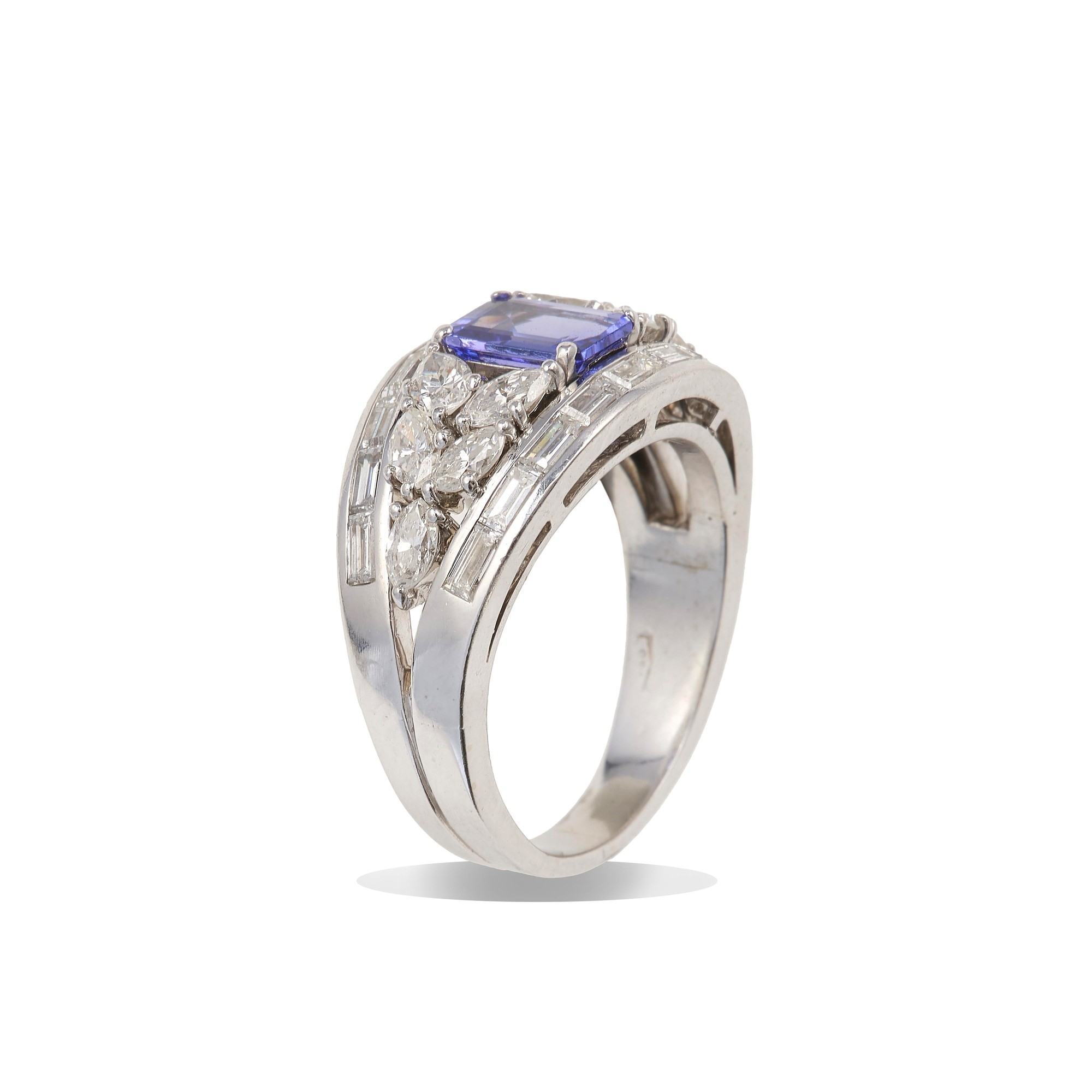 Anello con Tanzanite e Diamanti Taglio Marquise e Taglio Baguette