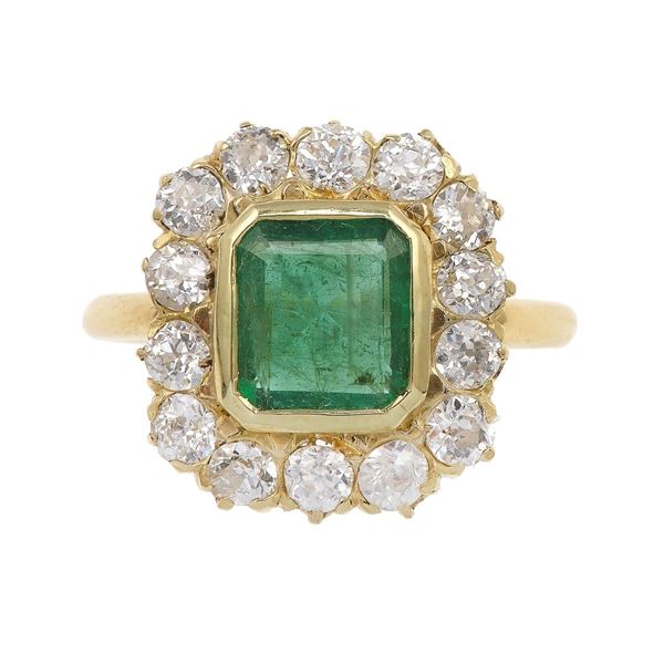 Emerald, diamond and gold ring