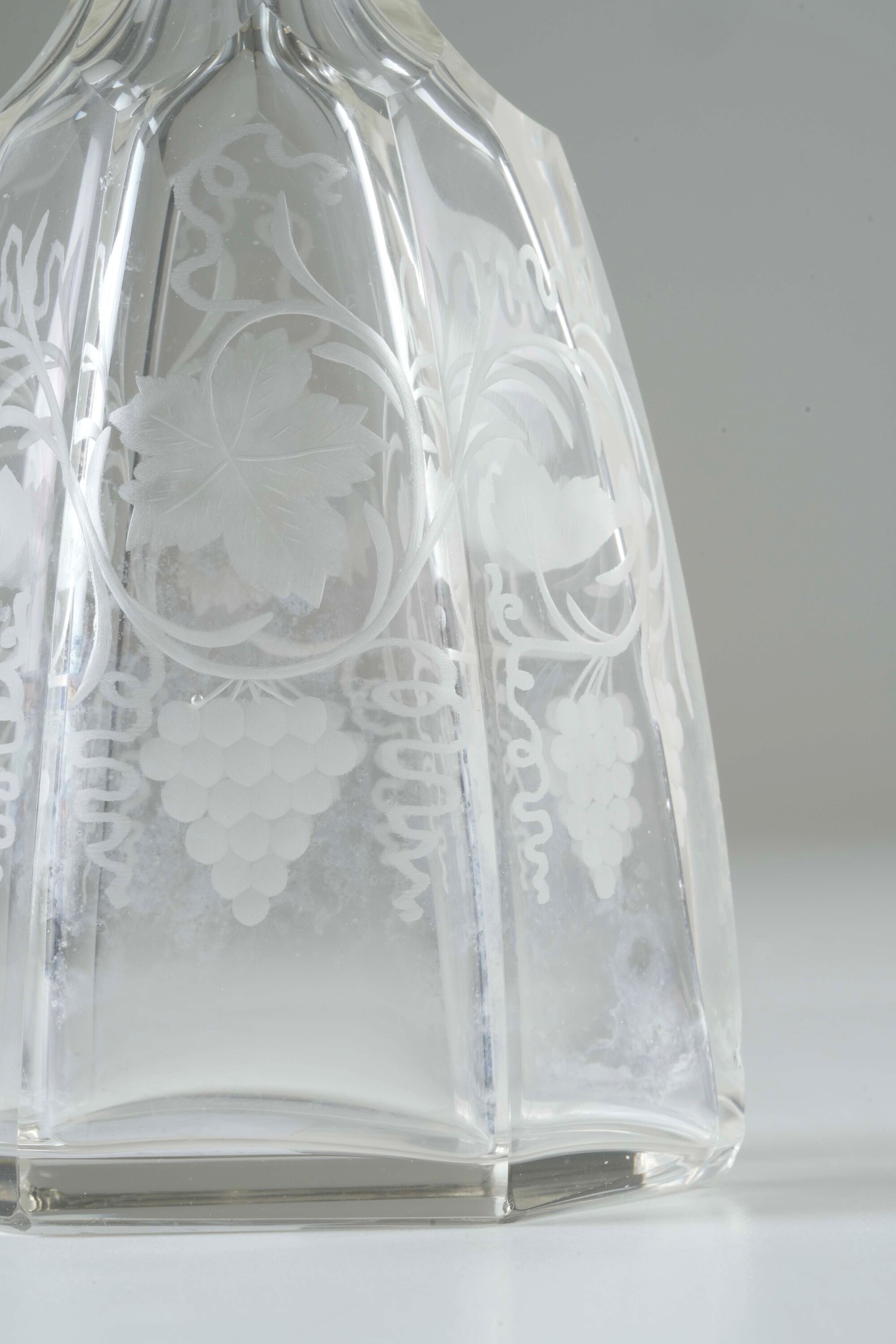 Cristallo inciso con montatura in argento 800, bottiglia, XX secolo