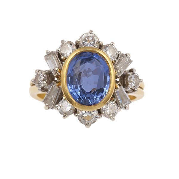 Anello con zaffiro e diamanti