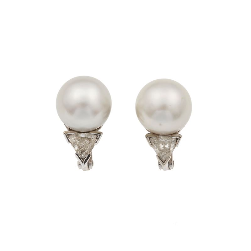 Pair of Australian cultured pearl and diamond earrings  - Auction Fine Jewellery - Cambi Casa d'Aste