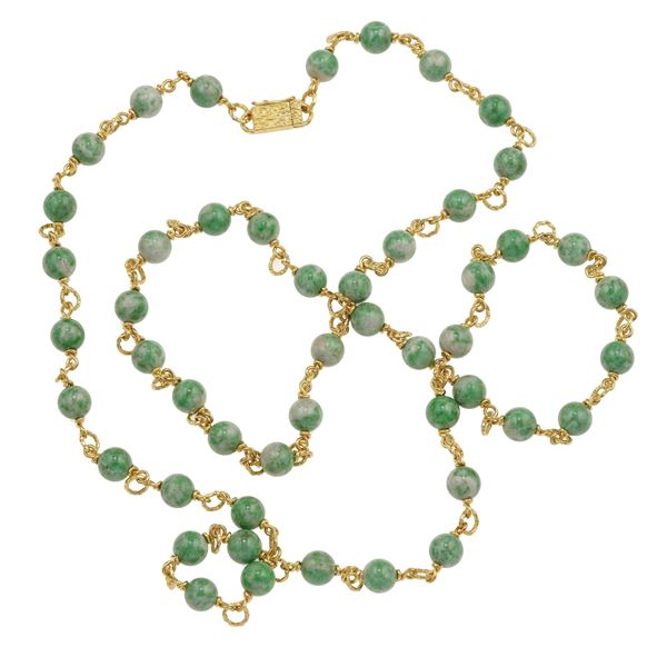 Jadeite and gold sautoir. Signed Sforza