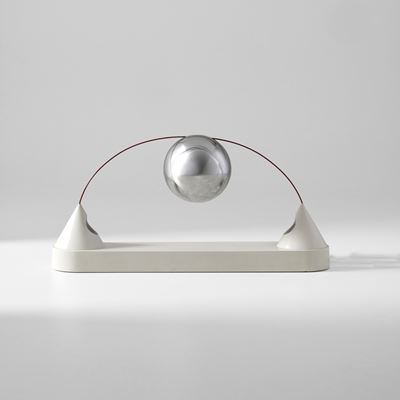 Lampada da tavolo mod. Mercurio, struttura in metallo laccato e cromato
