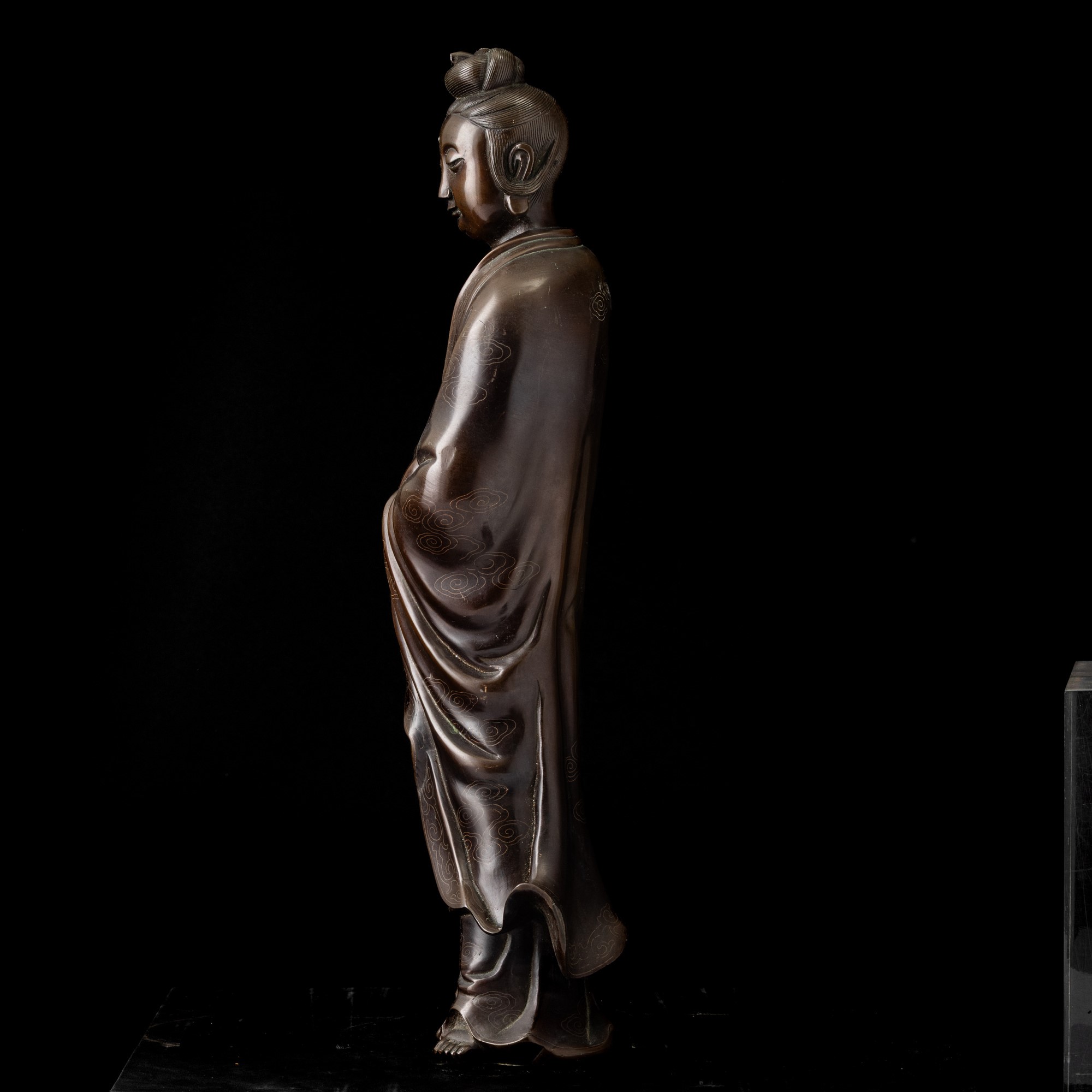 Figura di Guanyin, bronzo con inserti in argento, marcata “Shisou”, Cina, fine XVIII secolo