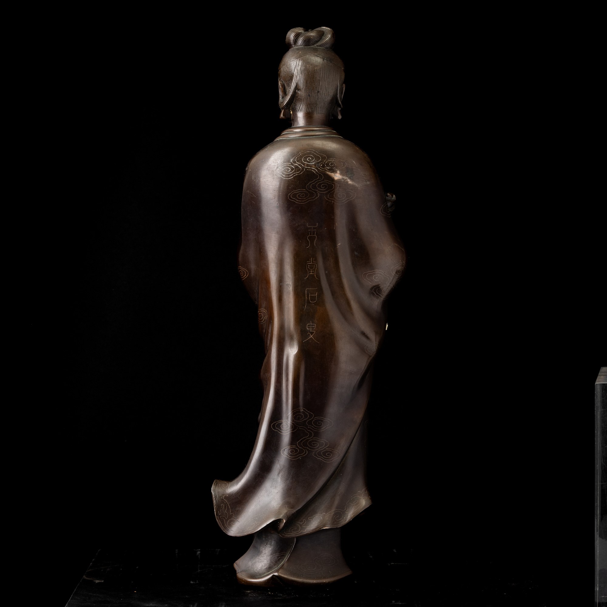 Figura di Guanyin, bronzo con inserti in argento, marcata “Shisou”, Cina, fine XVIII secolo