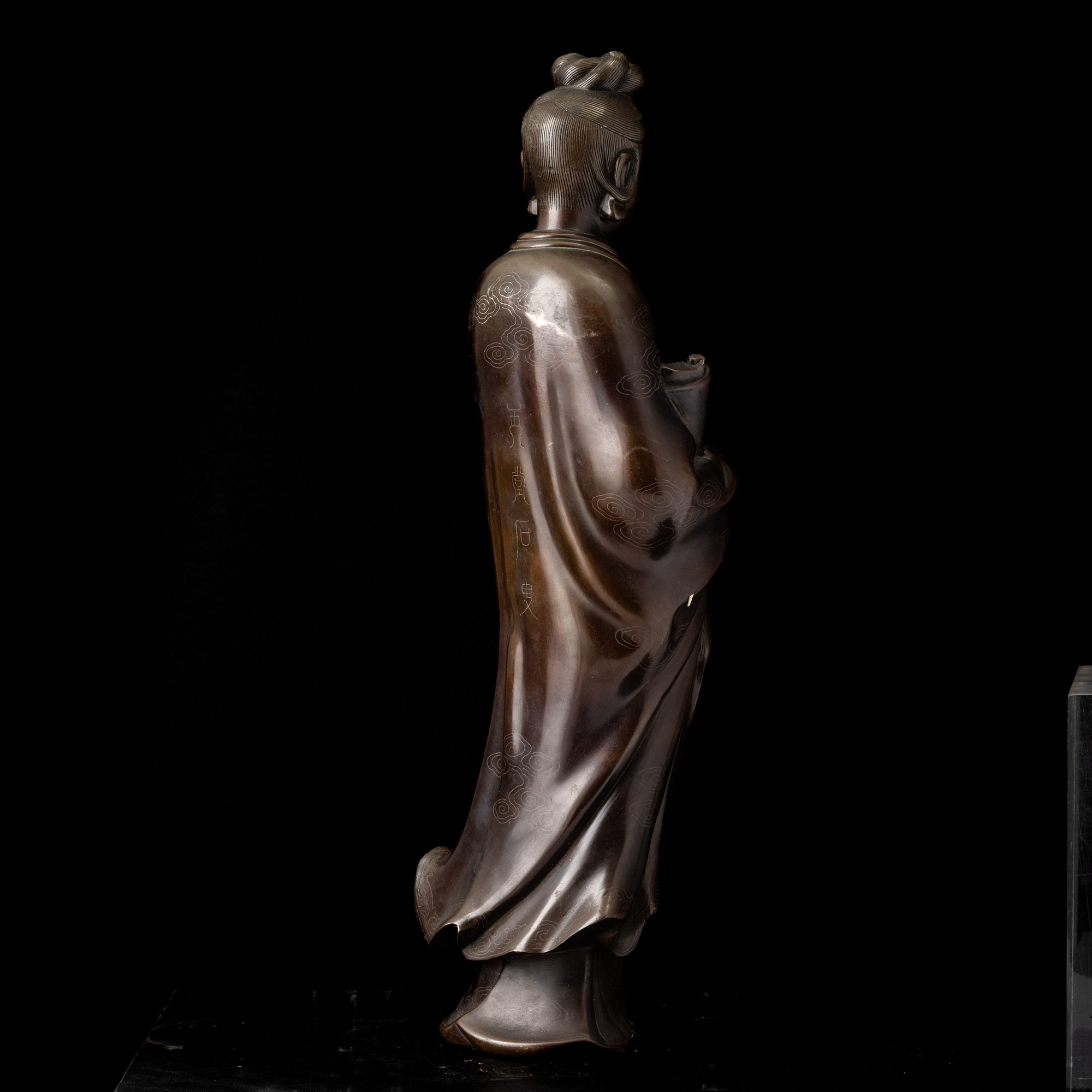 Figura di Guanyin, bronzo con inserti in argento, marcata “Shisou”, Cina, fine XVIII secolo