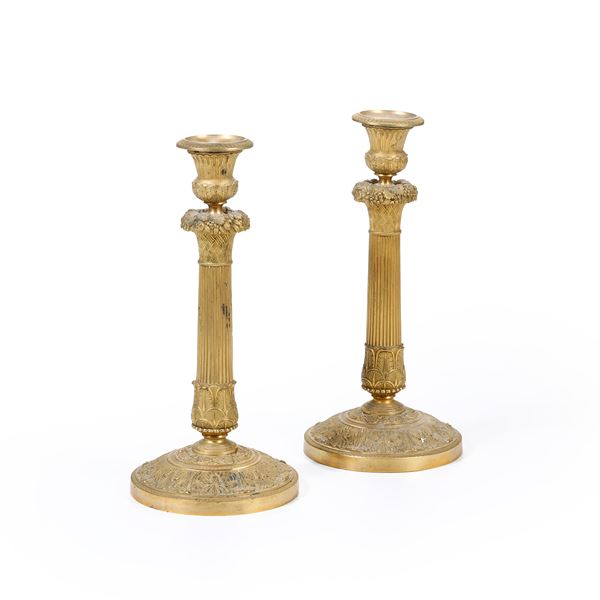 Coppia di candelieri in bronzo dorato, XIX-XX secolo