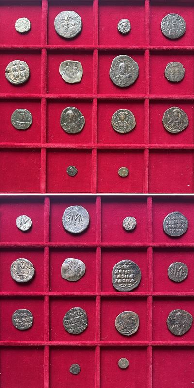 Impero Bizantino, Lotto di quattordici monete in bronzo
