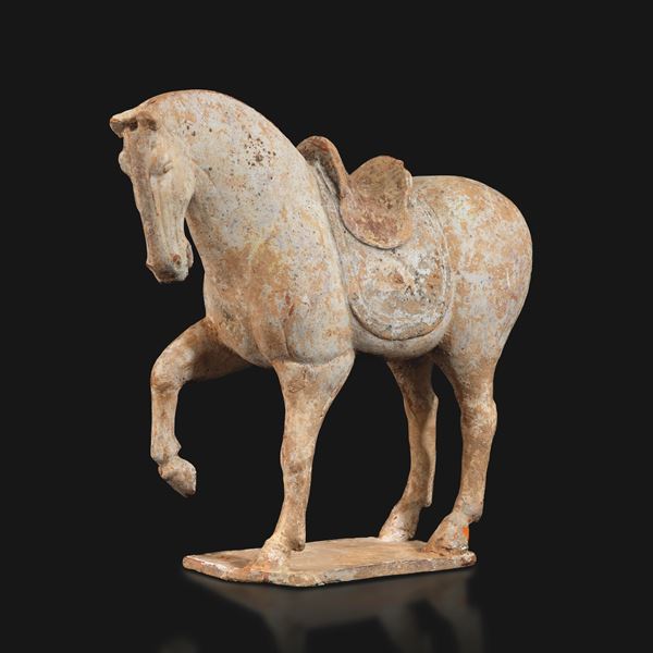 Figura di cavallo in terracotta con tracce di policromia, Cina, Dinastia Tang (618-906)