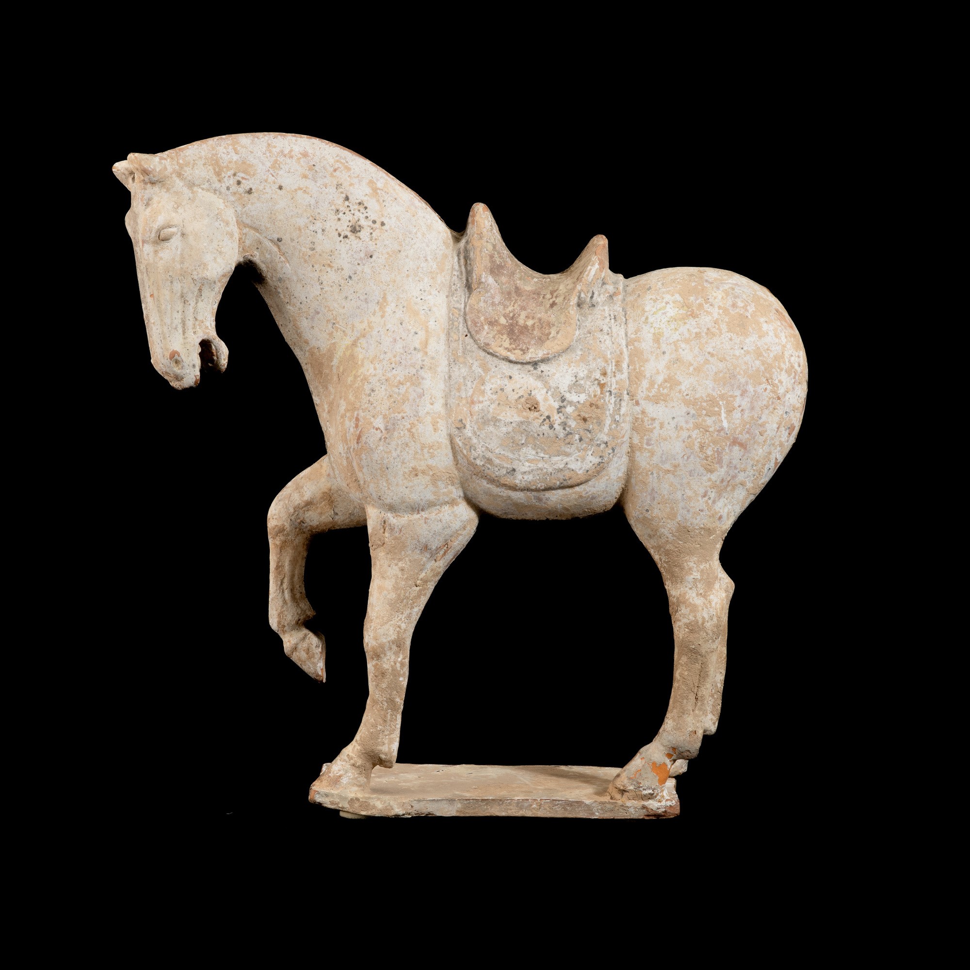 Figura di cavallo, Terracotta con tracce di policromia, Cina, Dinastia Tang (618-906)