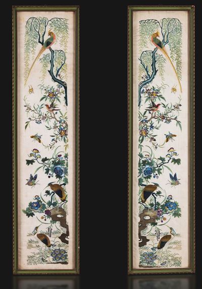 Coppia di pannelli naturalistici con fenici e farfalle, Cina, Dinastia Qing, XIX secolo