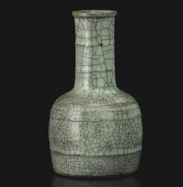 Vaso in porcellana a fondo grigio Guan-type, Cina, Dinastia Qing, XIX secolo