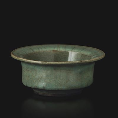 Cina, Ciotola in porcellana a fondo grigio craquelé, Dinastia Ming (XVII secolo)