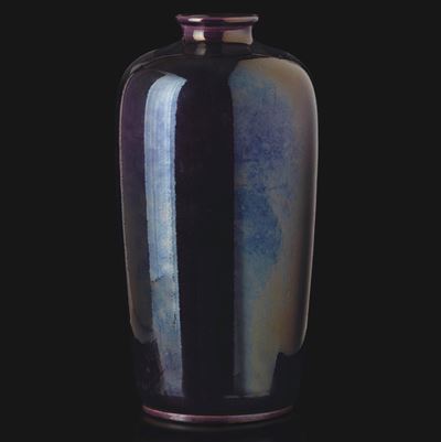 Vaso in porcellana, fondo blu poudré, Cina, XX secolo