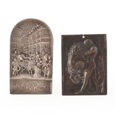 Due palcchette in bronzo argentato e patinato, stile rinascimentale