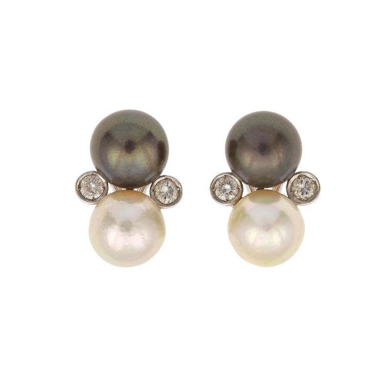 Orecchini con perle coltivate bicolor e piccoli diamanti  - Asta Gioielli - Cambi Casa d'Aste
