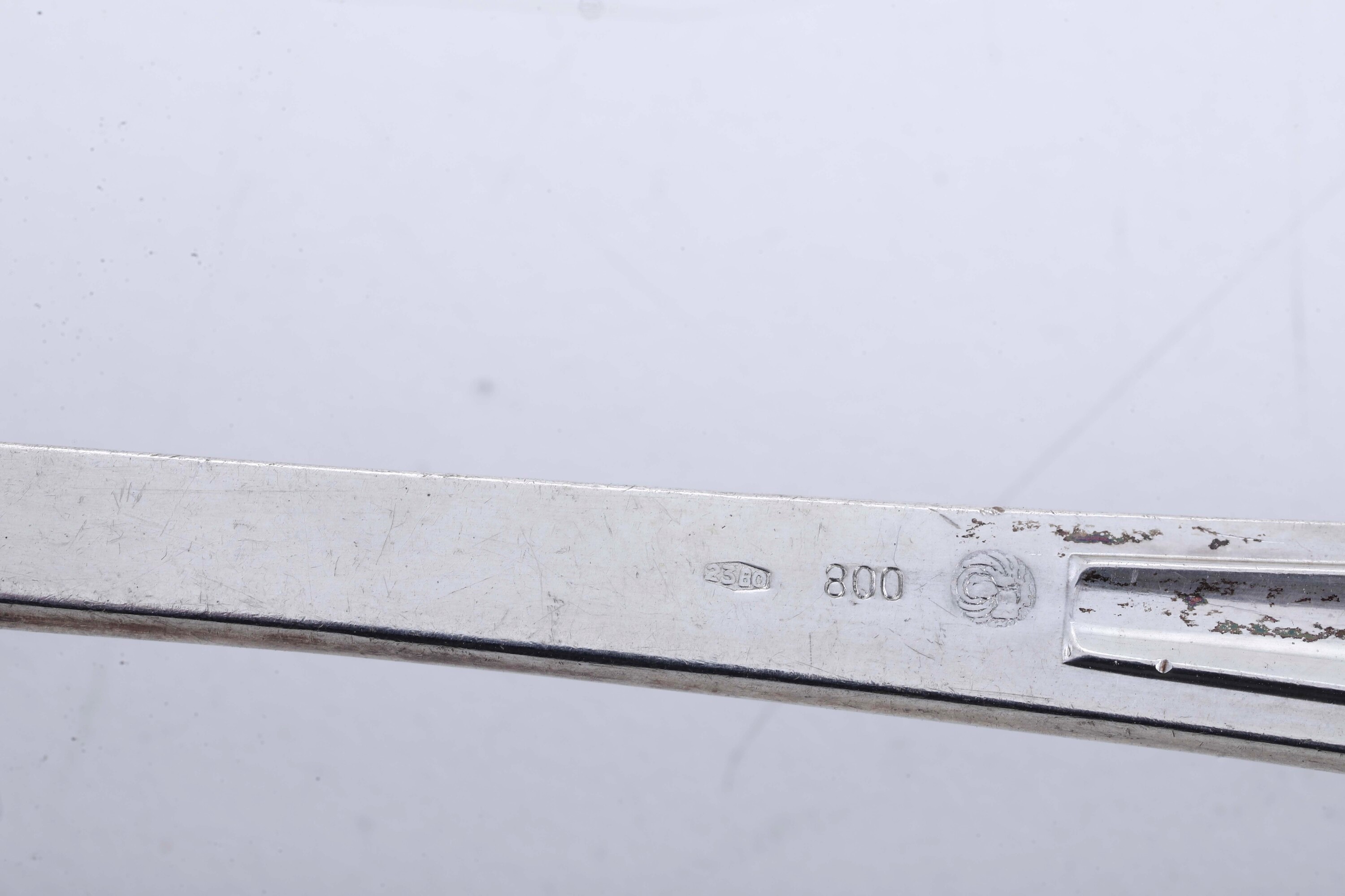 Argenteria italiana del XX secolo, Servizio di posate in argento fuso e sagomato (differenti arge...