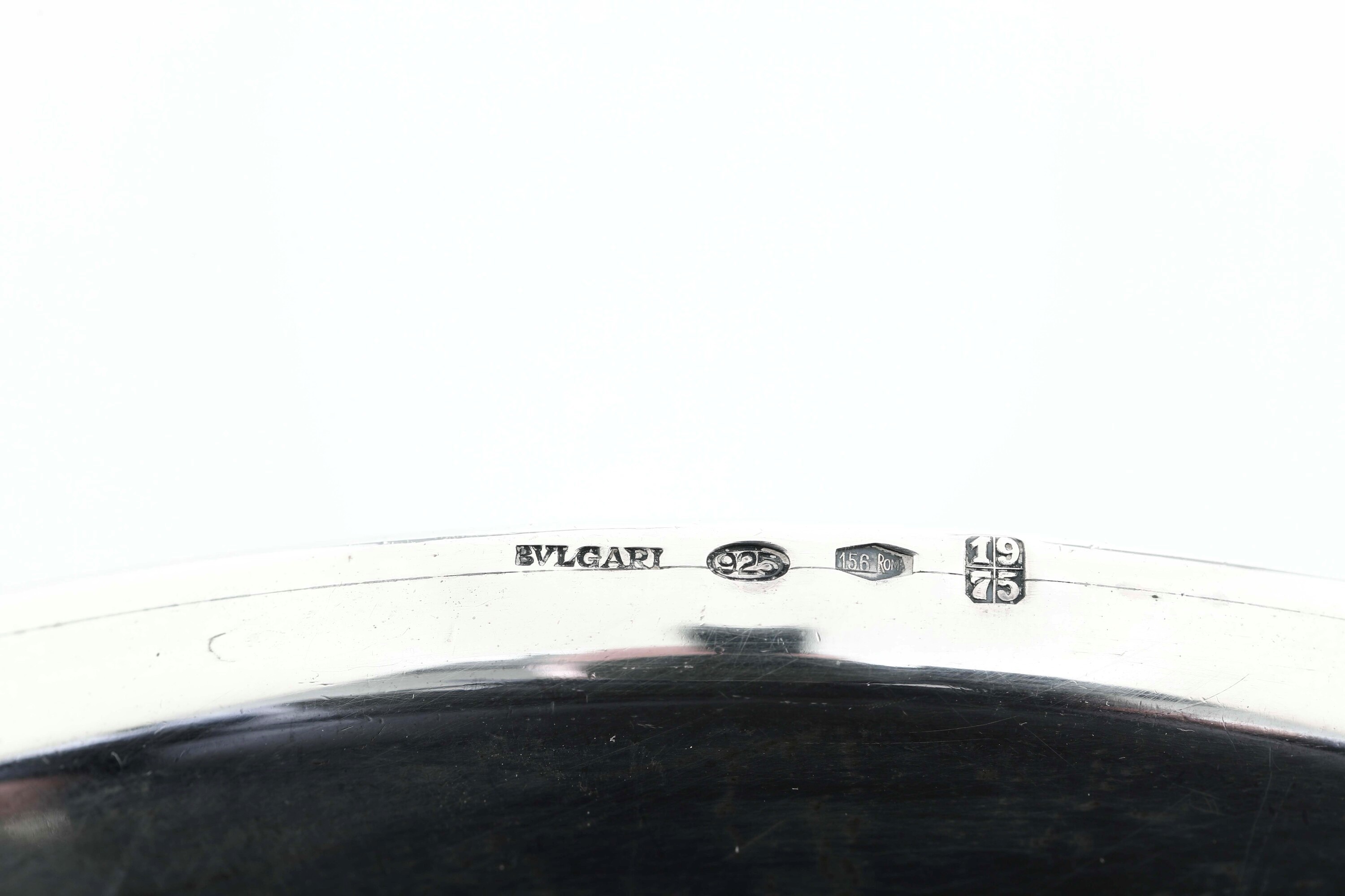 Argentiere Aldo Vitali, Ciotola con moneta per Maison Bulgari, argento 925 e bronzo, Roma 1975
