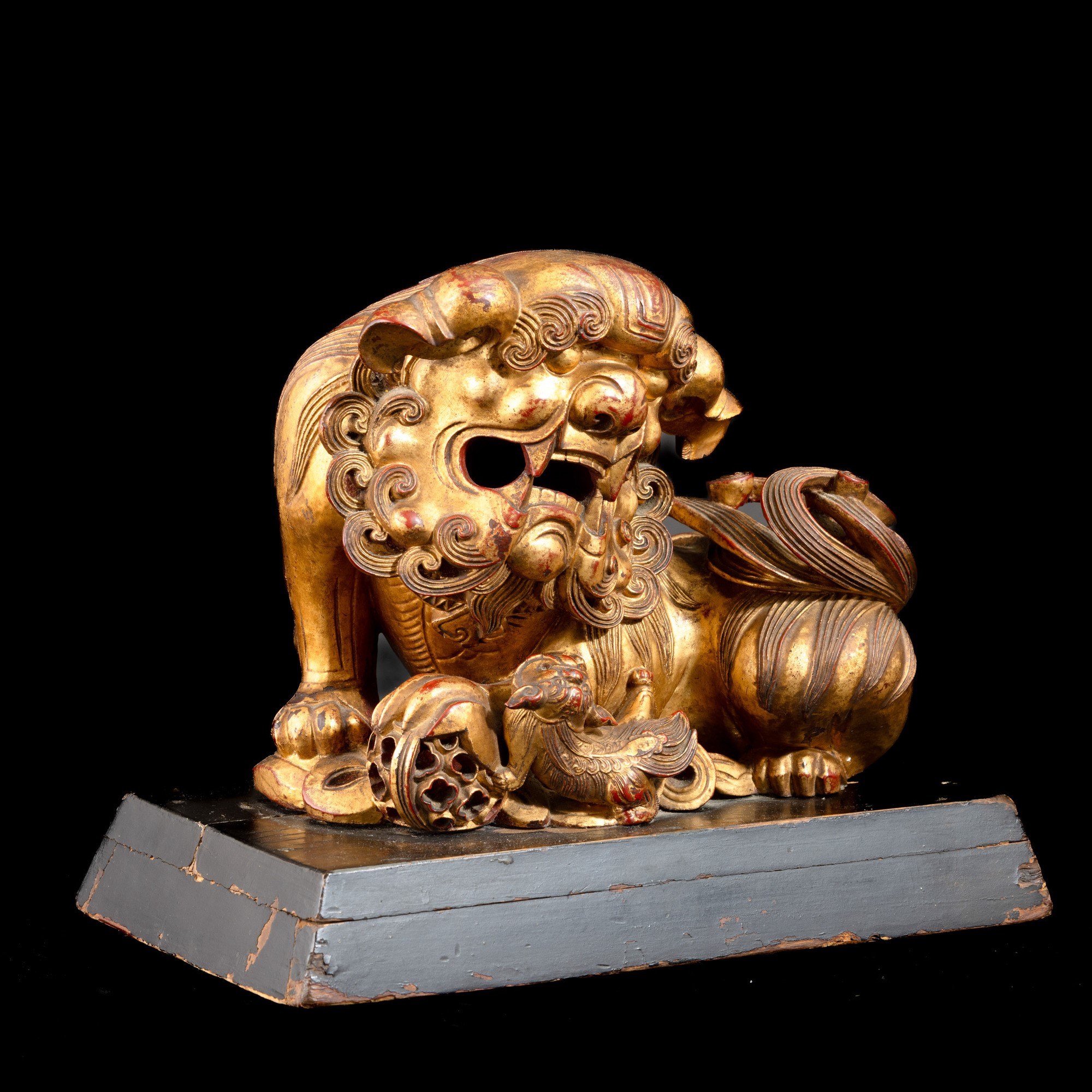 Cina, Figura di cane di Pho (fu) in legno laccato e dorato, Dinastia Qing, XIX secolo