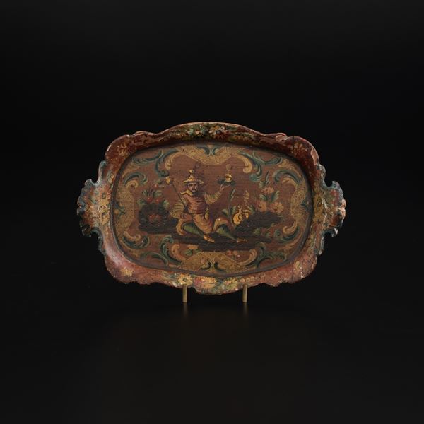 Vassoio in legno laccato a chinoiserie. XIX secolo