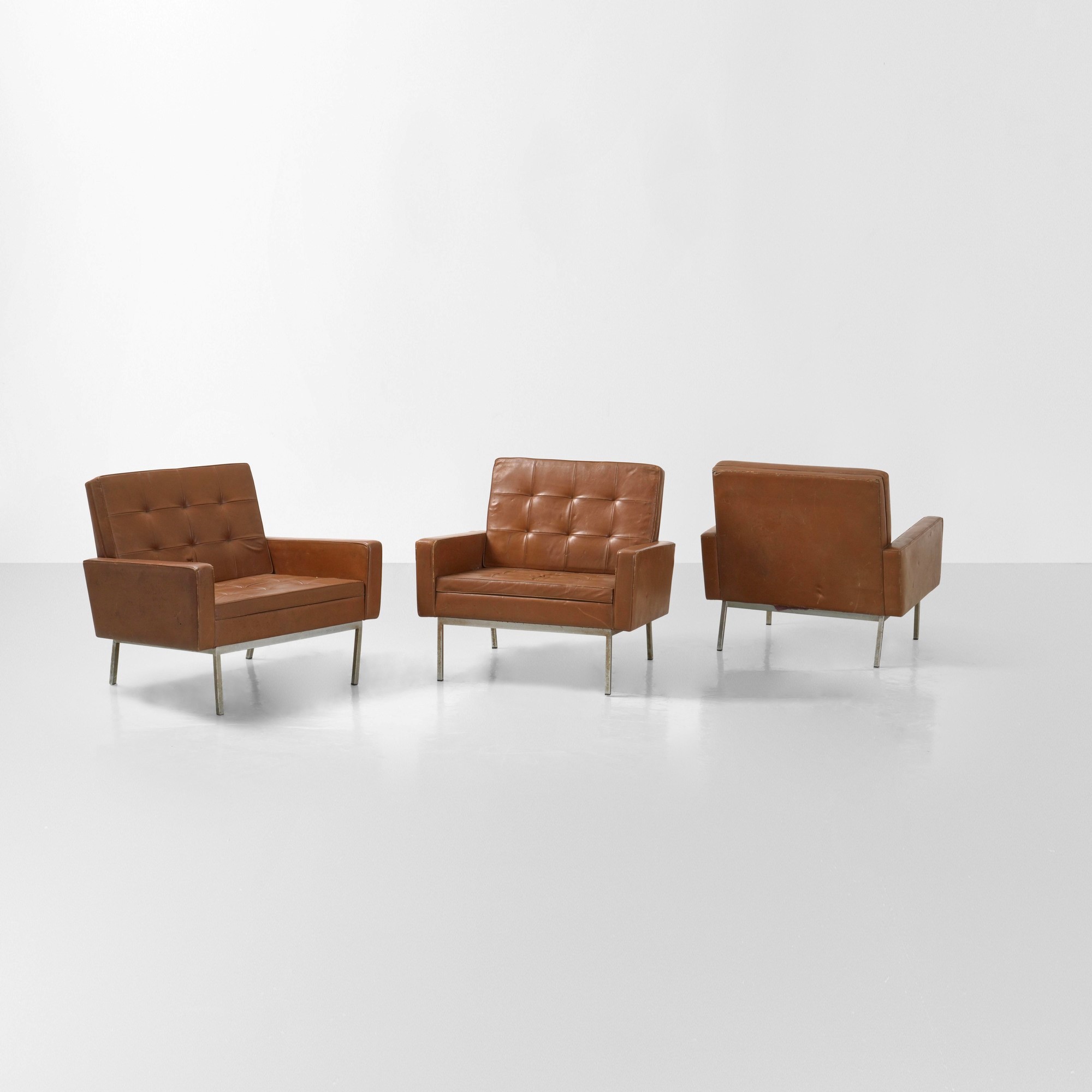 Florence Knoll - Tre poltrone, struttura in metallo cromato e rivestimento in cuoio