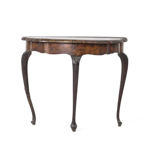 Console lastronata ed intagliata. XIX secolo