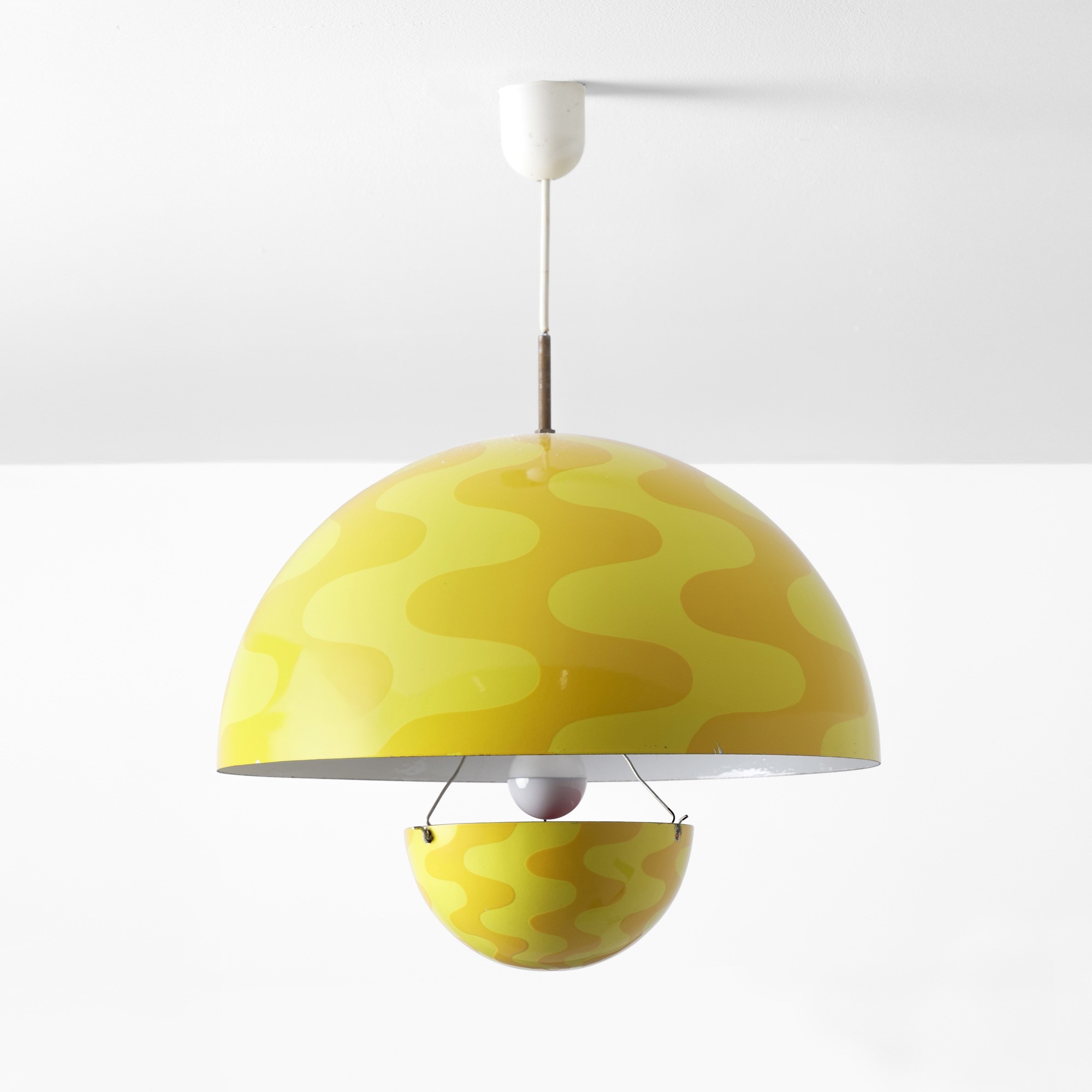 Verner Panton - Lampada a sospensione “Flower Pot”, struttura in metallo laccato