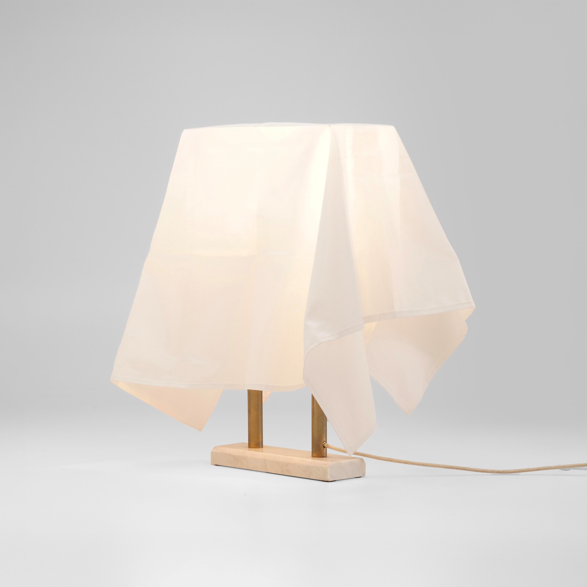 Kazuhide Takahama - Lampada da tavolo mod. Nefer (struttura in ottone, base in marmo)