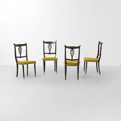 Quattro sedie, struttura in legno e rivestimento in tessuto, puntali in ottone (produzione italia...