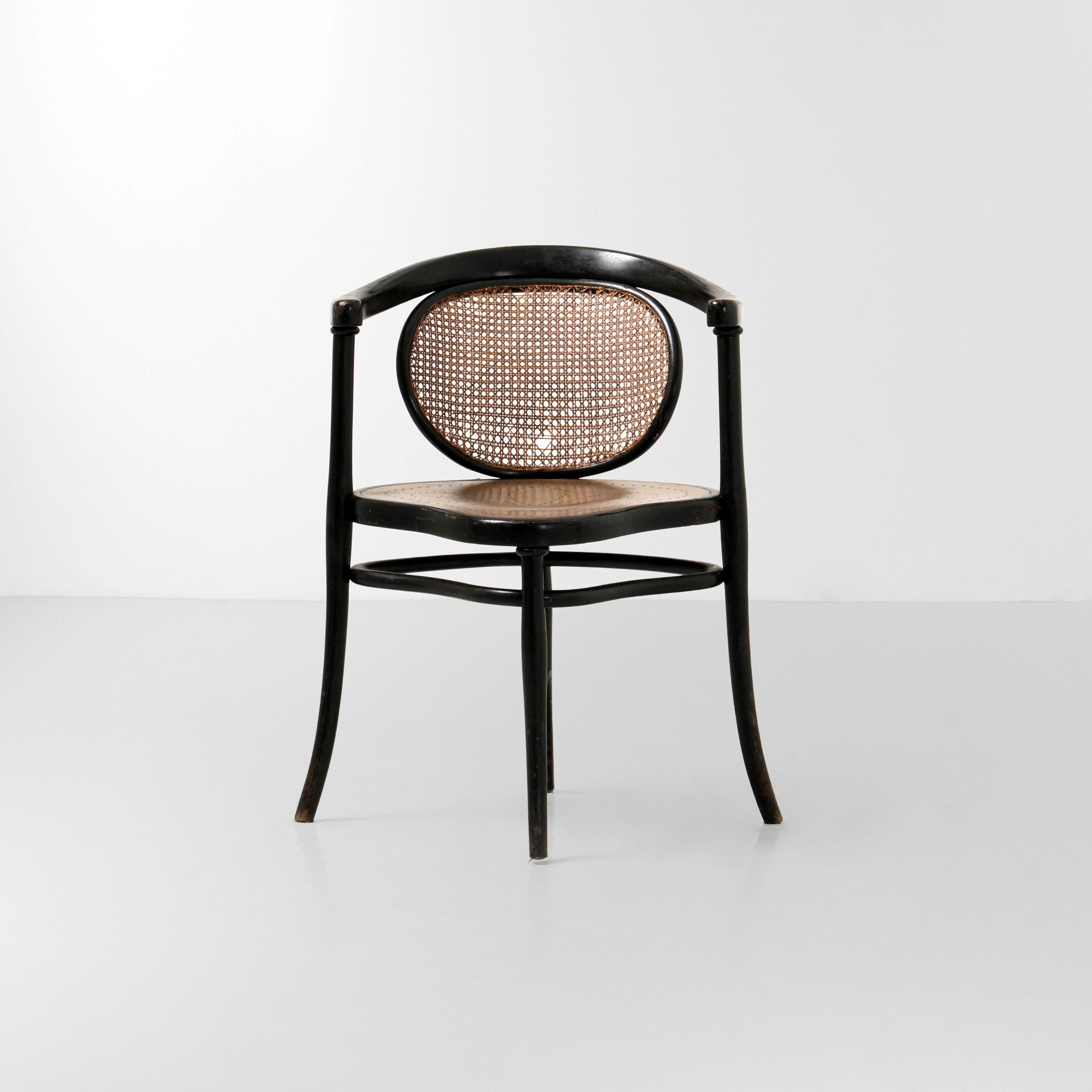 Thonet - Poltrona in legno laccato e paglia di Vienna