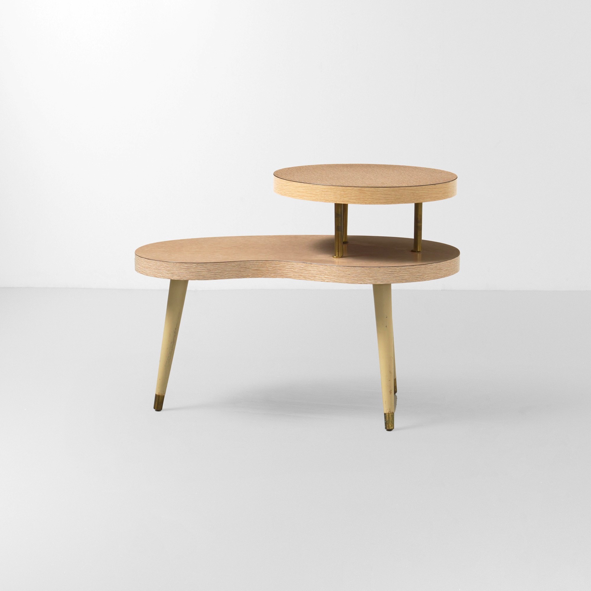Prodotto in Italia (ca. 1960), Tavolo occasionale in legno e laminato con inserti in ottone
