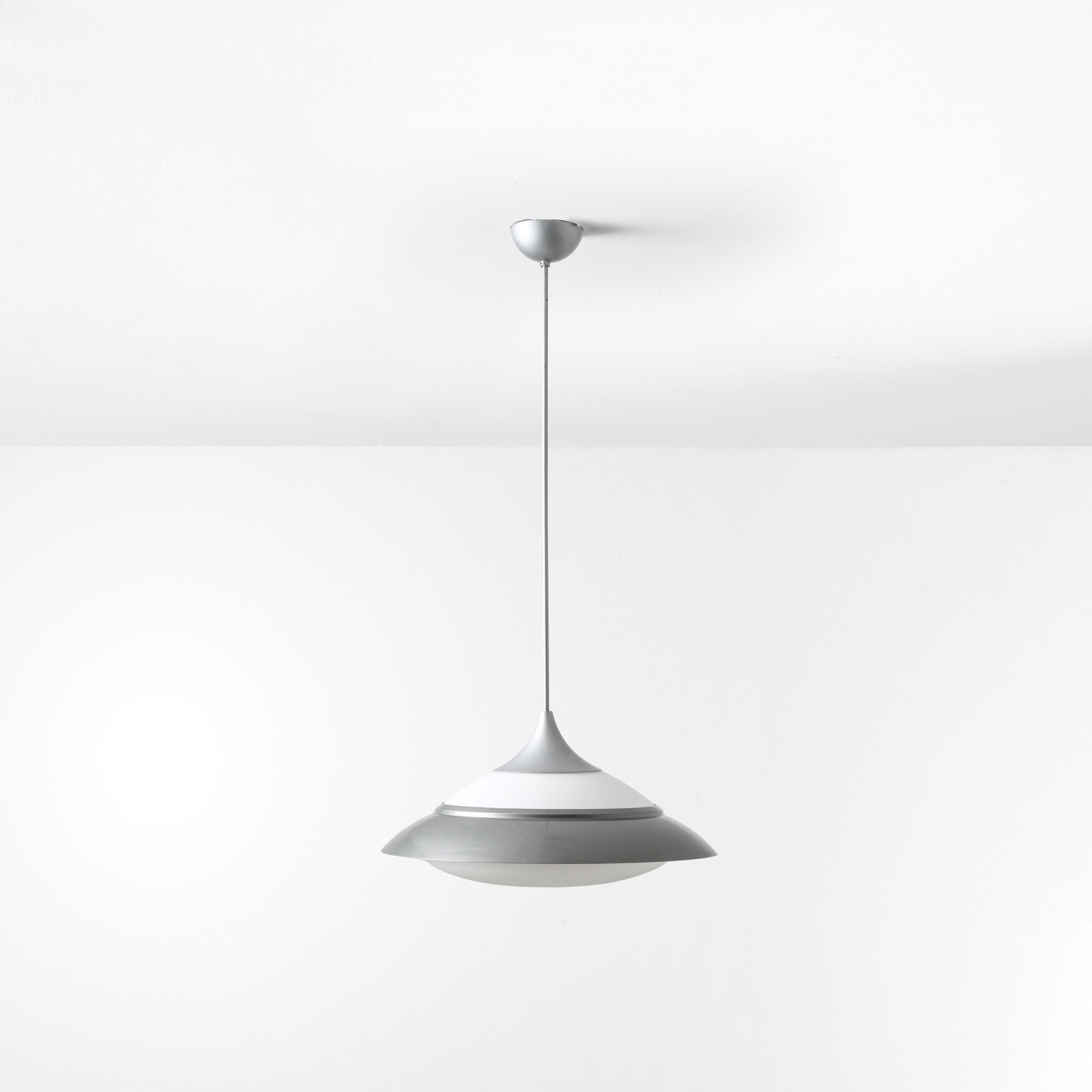 Stilnovo - Lampada a sospensione con diffusore in vetro opalino