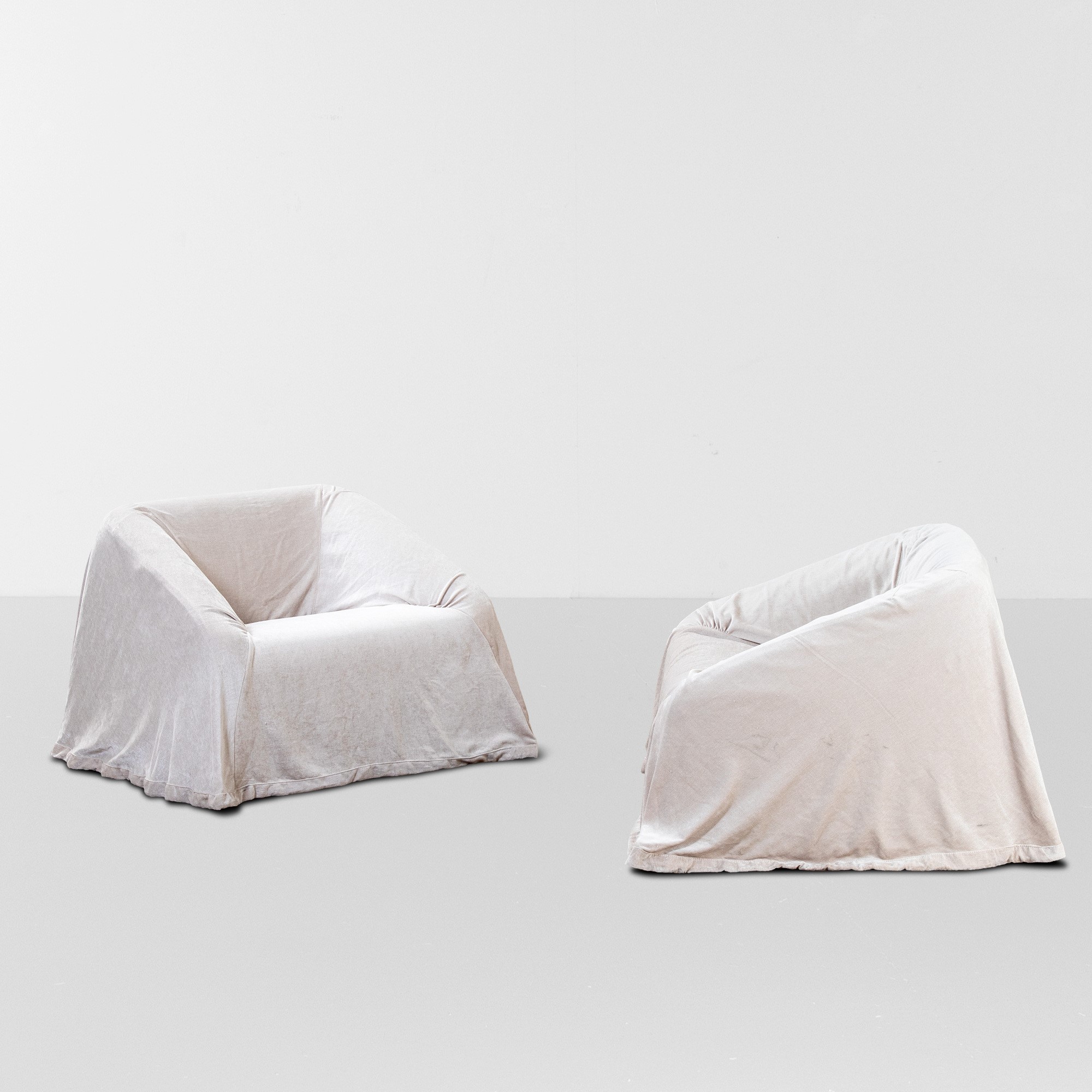 Kazuhide Takahama - Due poltrone modello Mantilla