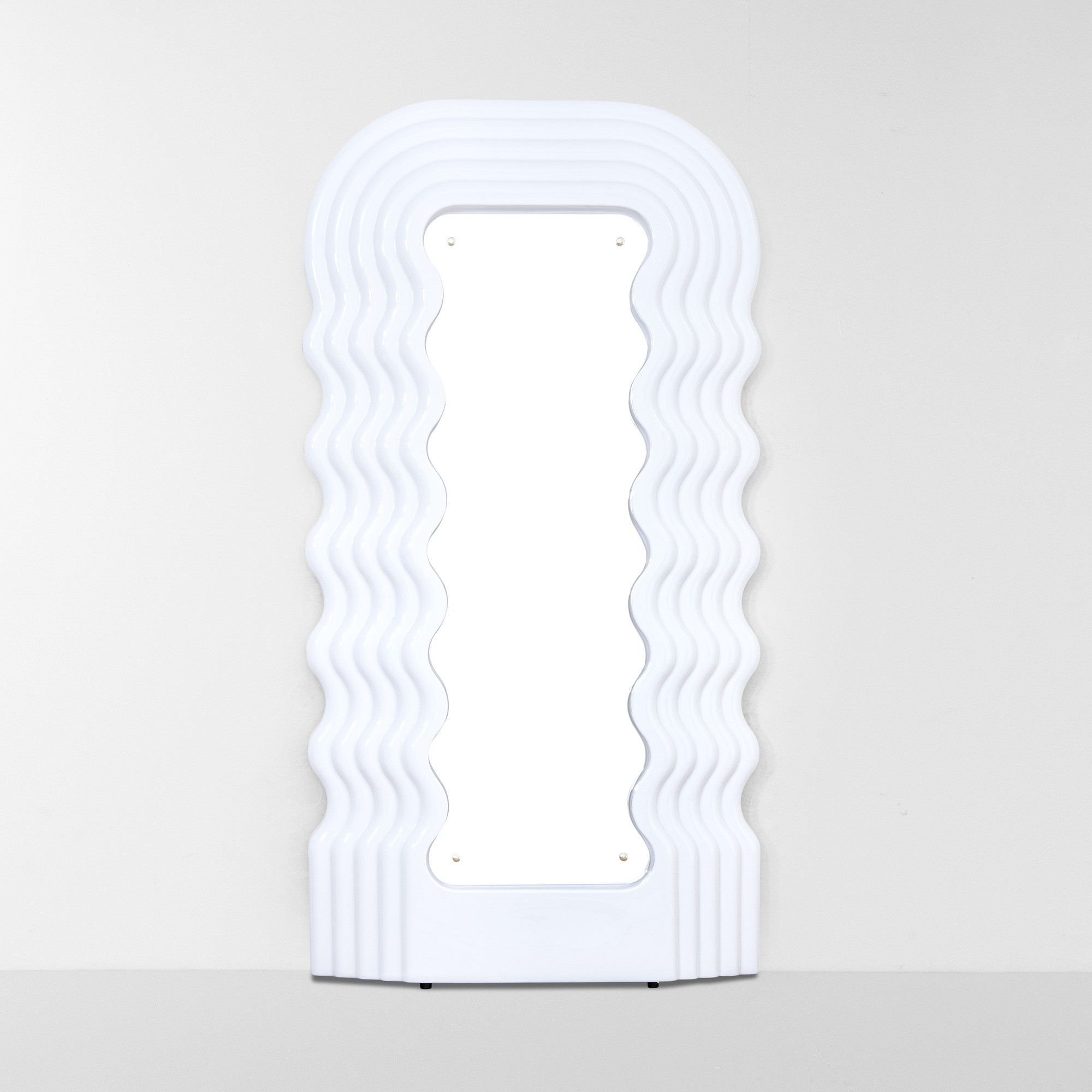 Ettore Sottsass - Specchio “Ultrafragola” mod. Ultrafragola con luce al neon
