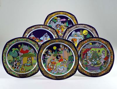 Rosenthal (Manifattura), Sei piatti decorativi “Canzoni di Natale”, porcellana con modelli di Bjø...