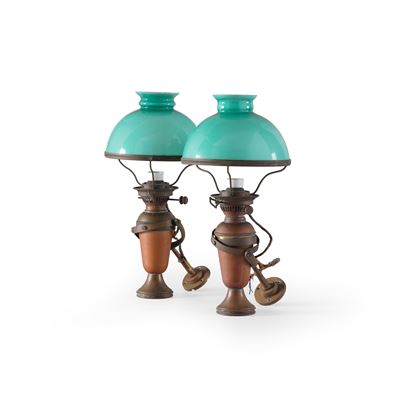 Coppia di lampade epoca Regency, rame e vetro lattimo verde