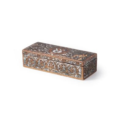 Scatola da arredo, manifattura del XX secolo, cuoio e legno, decorazione policroma a stemma genti...