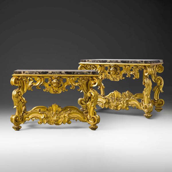 Coppia di imponenti consoles. XIX secolo