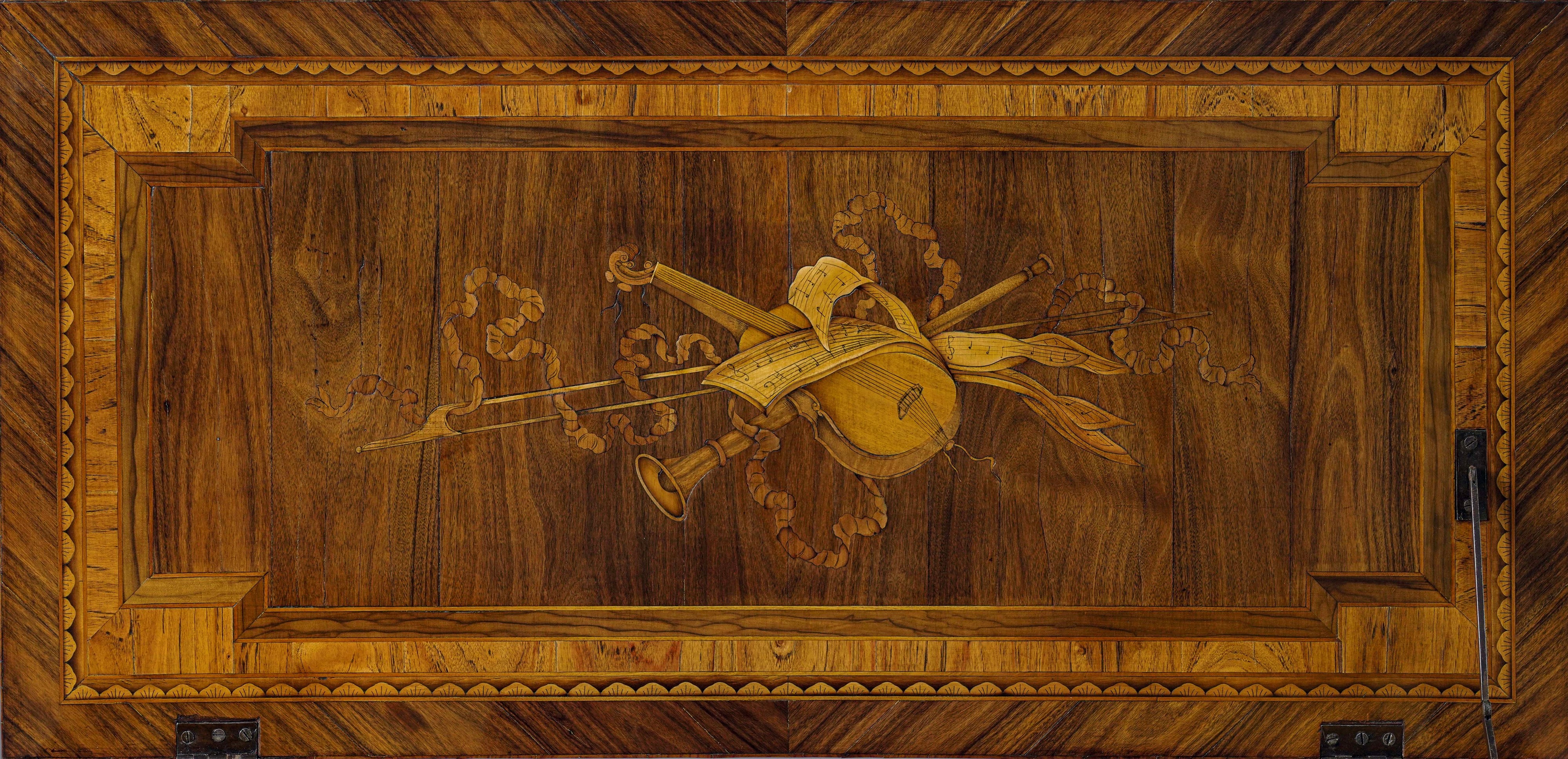 Inizio XIX secolo, Toilette neoclassica in legno intarsiato e filettato