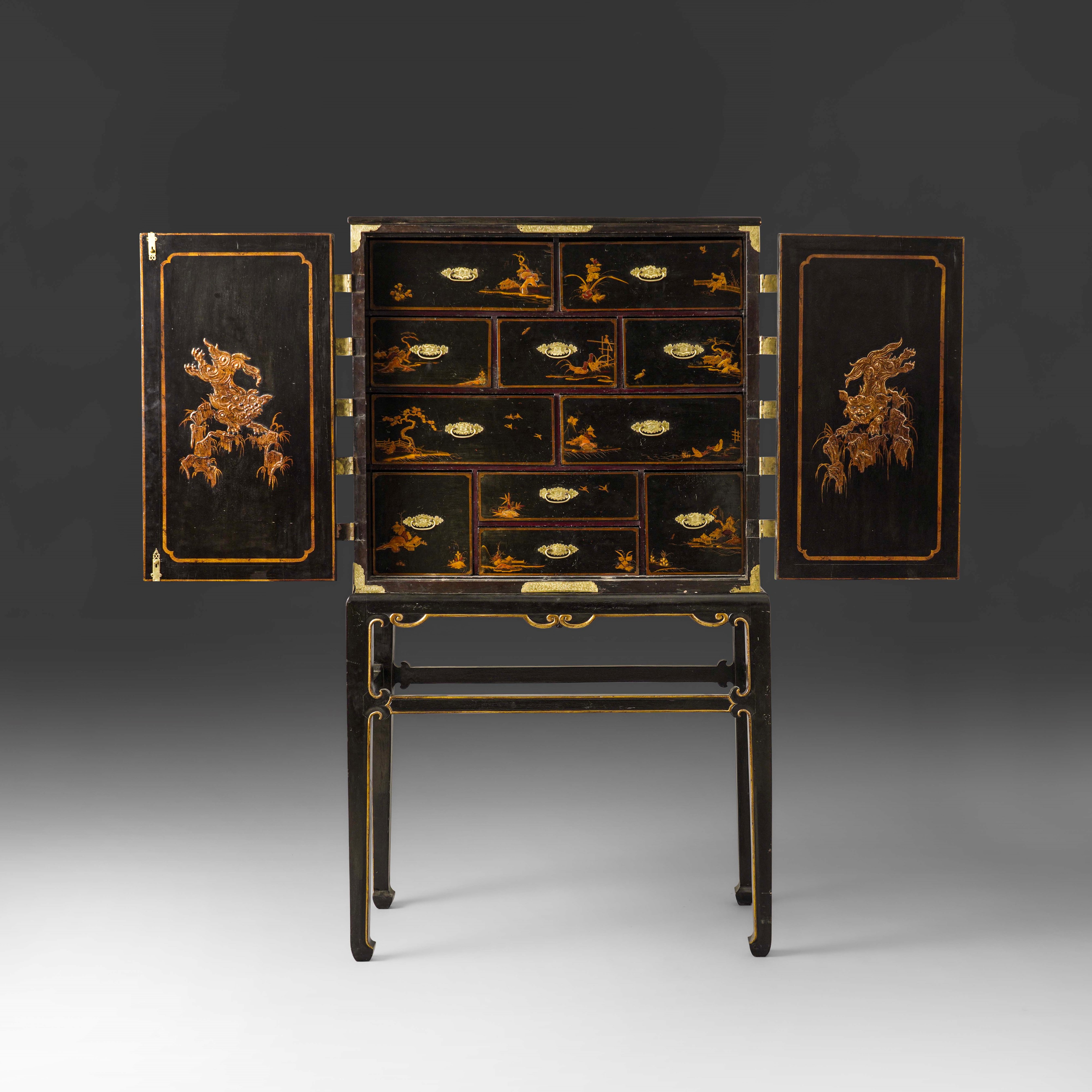 Cabinet in legno ebanizzato e dipinto a chinoiserie, Inghilterra, XVIII-XIX secolo