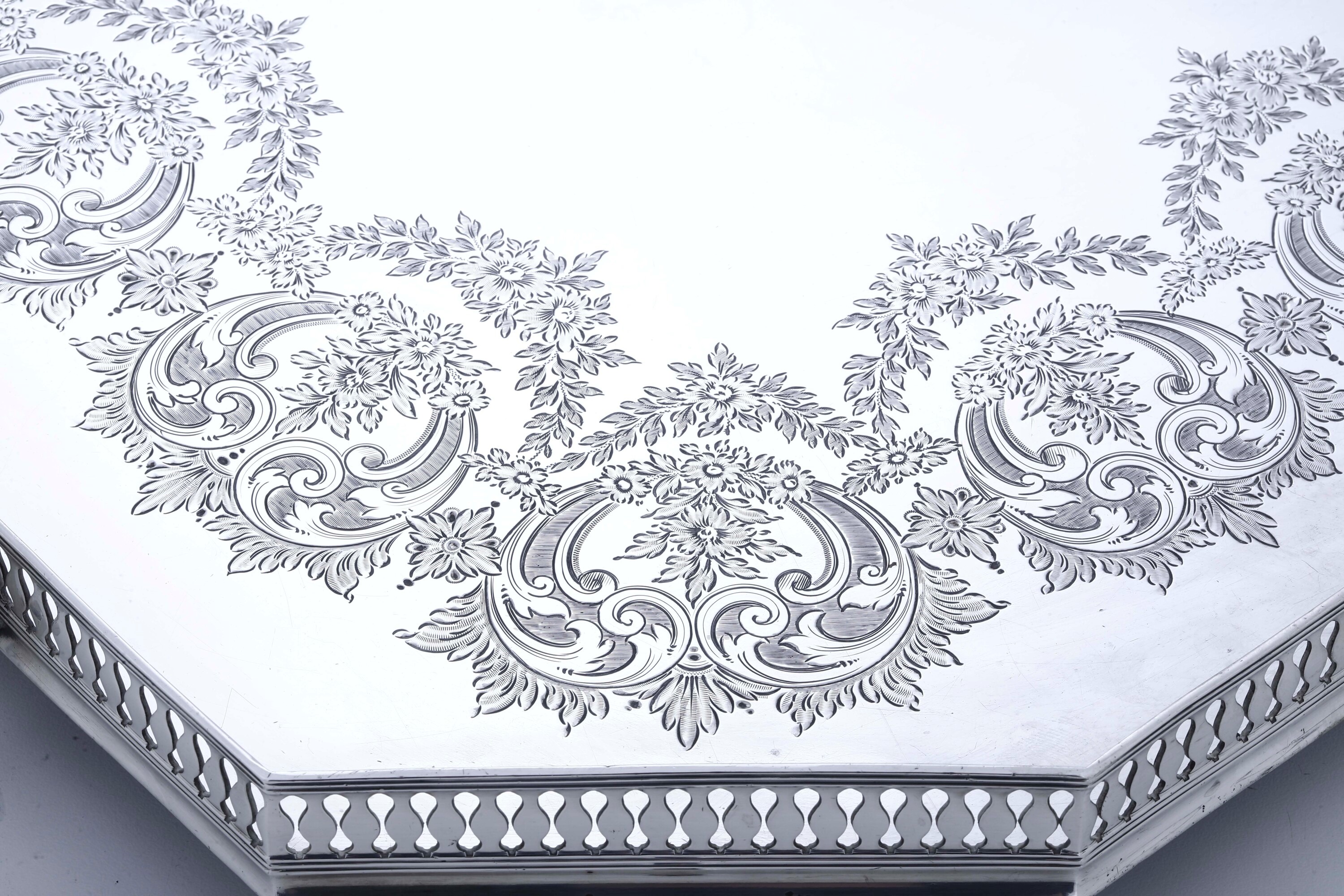 Mappin & Webb, Grande presentoir centrotavola in argento fuso ottagonale (Sheffield, 1906)