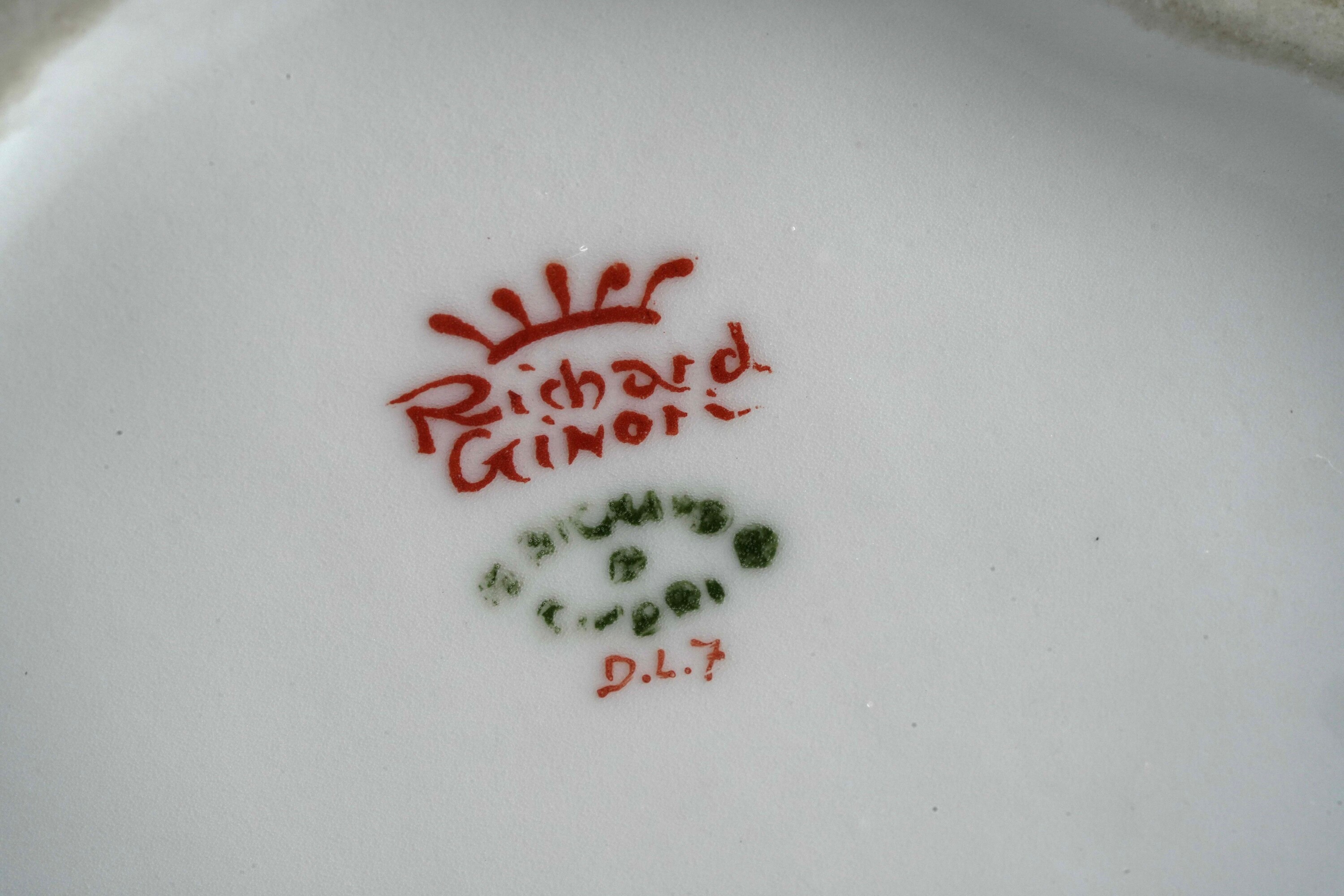 Legumiera "Queen Victoria", Zuccheriera "Fiesole", scatola "flauto magico". Manifatture di Herend...