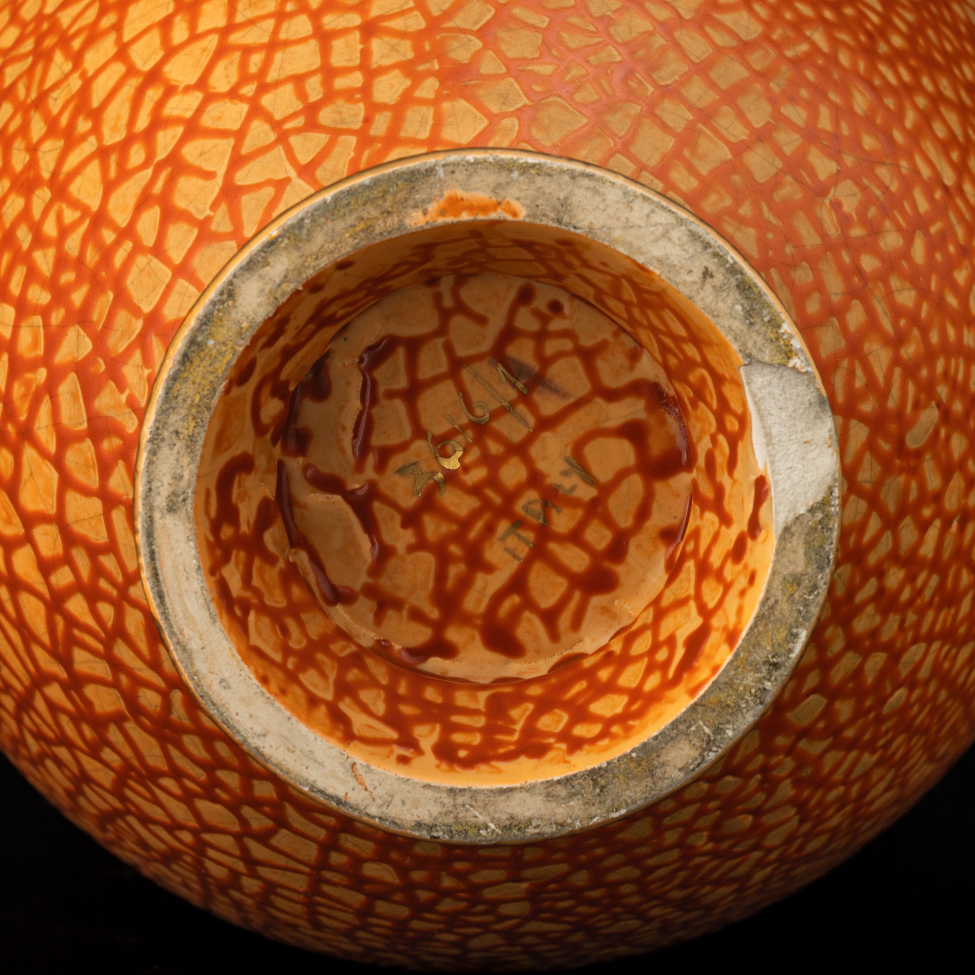 Sesto Fiorentino (?), Vaso in ceramica su piede troncoconico, decorazione a craquelure e dorature