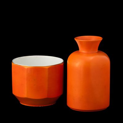 Richard Ginori e S.C.I., Laveno, cachepot e vaso in terraglia smaltata con decoro arancione e oro...