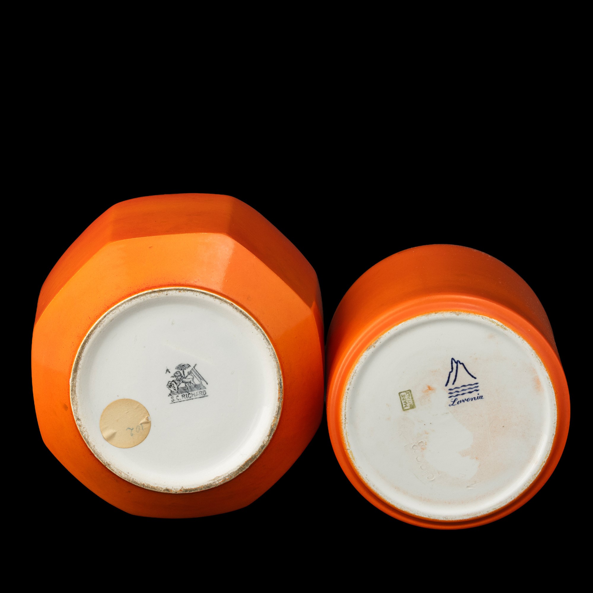 Richard Ginori e S.C.I., Laveno, cachepot e vaso in terraglia smaltata con decoro arancione e oro...