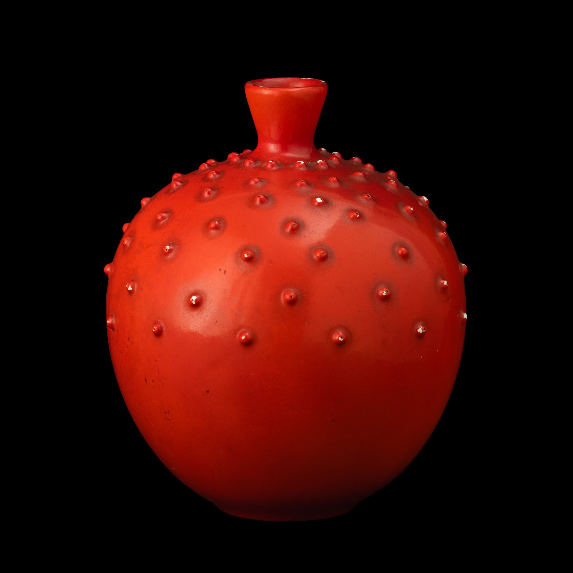 Giovanni Gariboldi - Vaso “San Cristoforo” in terraglia con applicazioni a smalto rosso